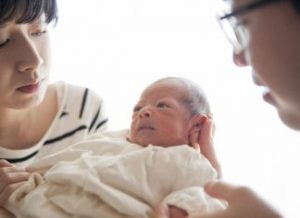 Nằm mơ thấy sinh em bé đánh con gì?